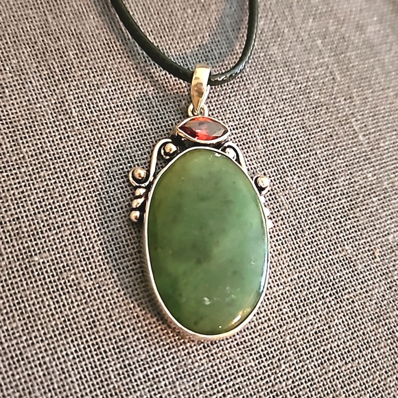 Nephrite & Garnet gemstone necklace silver with cord new beautiful - Picture 3 of 7